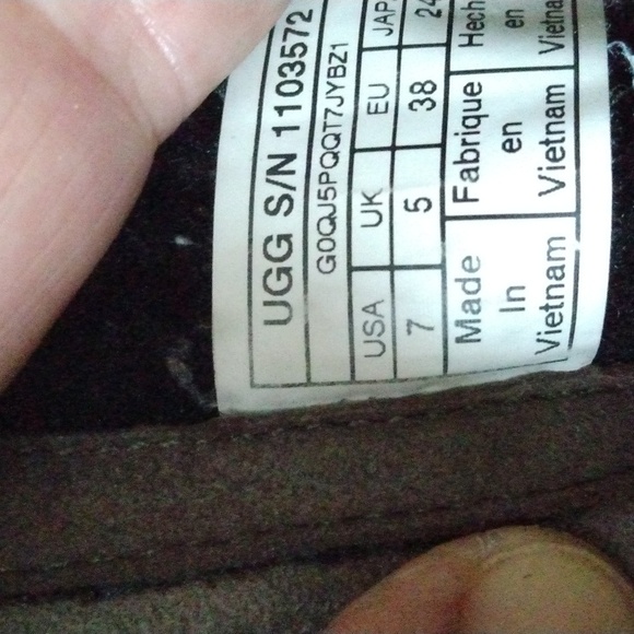 UGG Boots - Picture 9 of 10